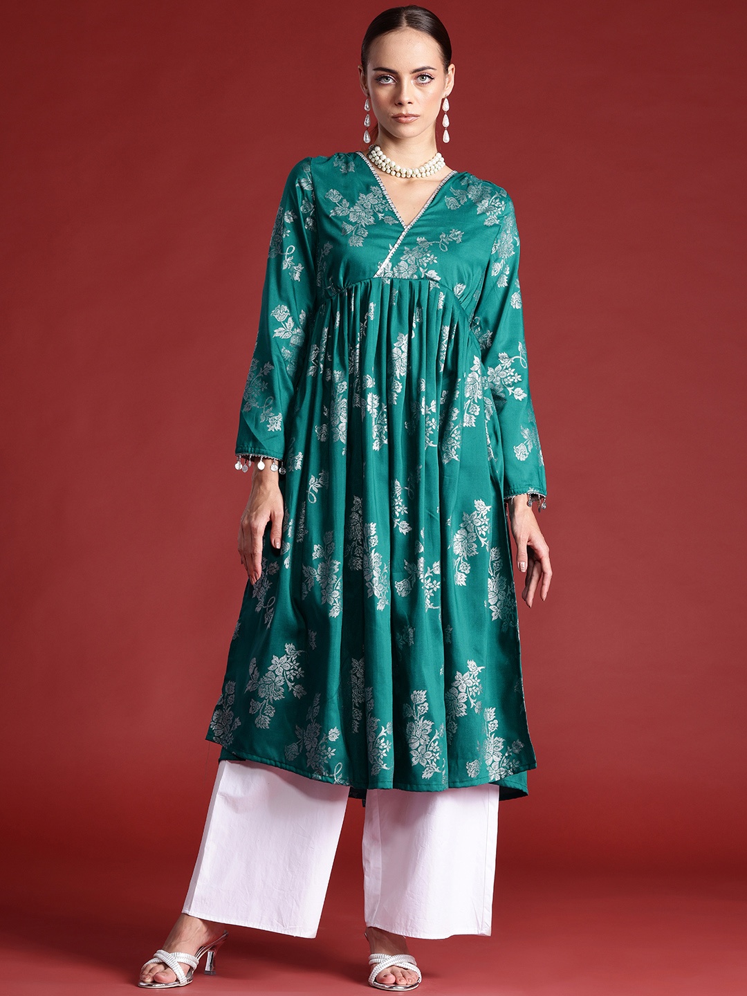 

all about you Women Floral Printed Gotta Patti Detailing Floral Kurta, Green
