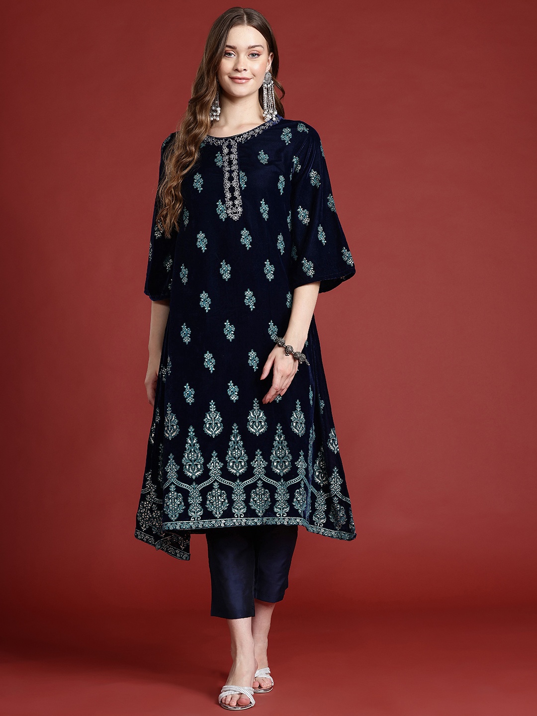 

Anouk Ethnic Print Velvet-Finish Regular Kurti with Trouser, Navy blue