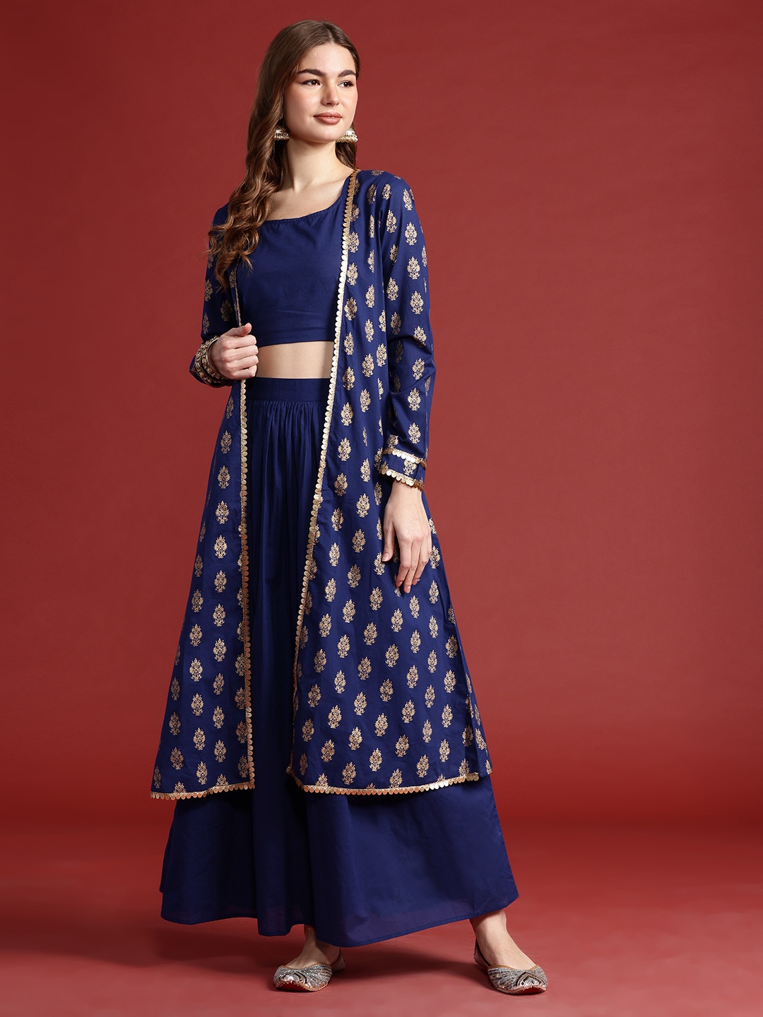 

Anouk Tyohaar Ready to Wear Lehenga & Blouse with Shrug, Navy blue