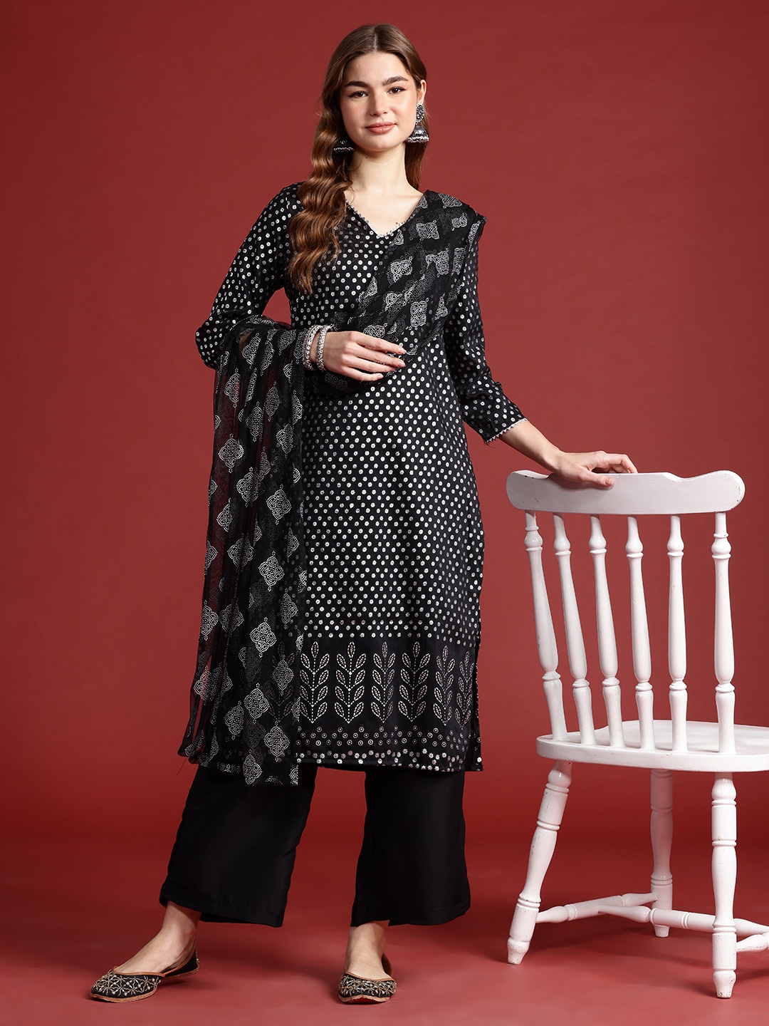 

Anouk Floral Print Gotta Patti Kurta with Palazzos & Dupatta, Black