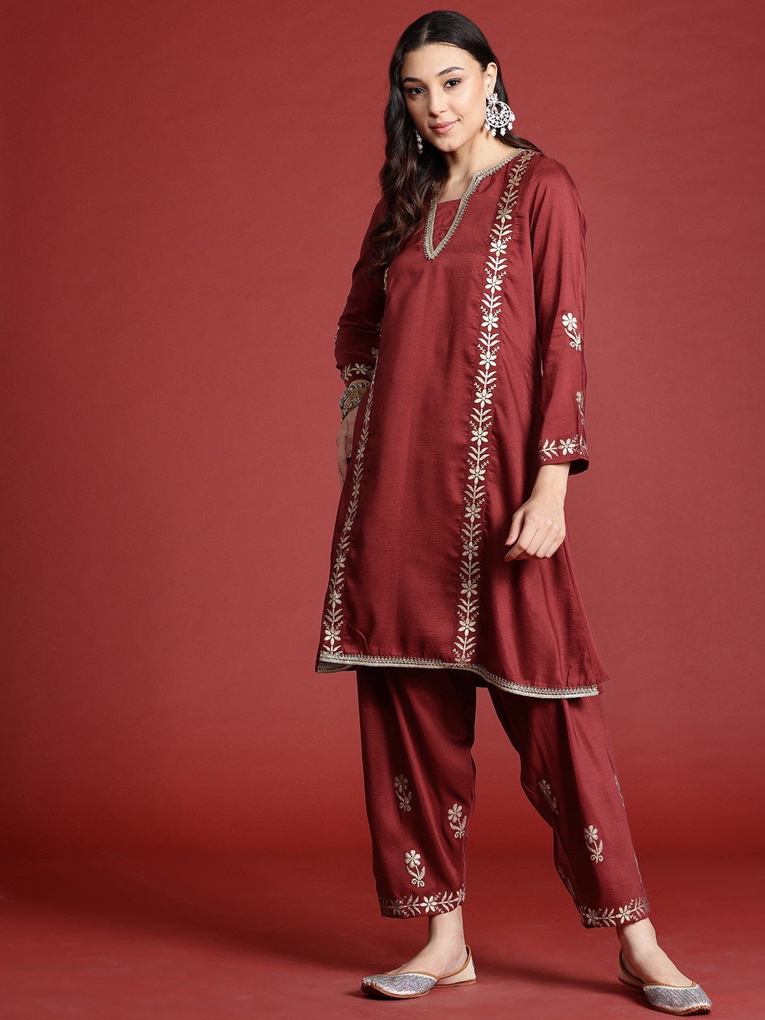 

Anouk Tyohaar Foil Print Gotta Patti Kurta with Salwar, Maroon