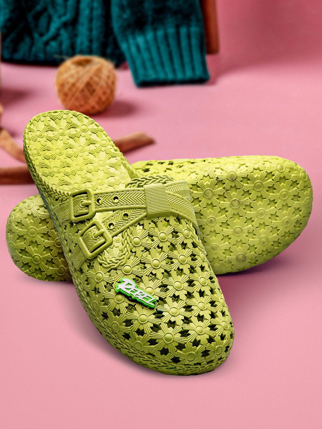 

Solethreads Women Sliders, Green