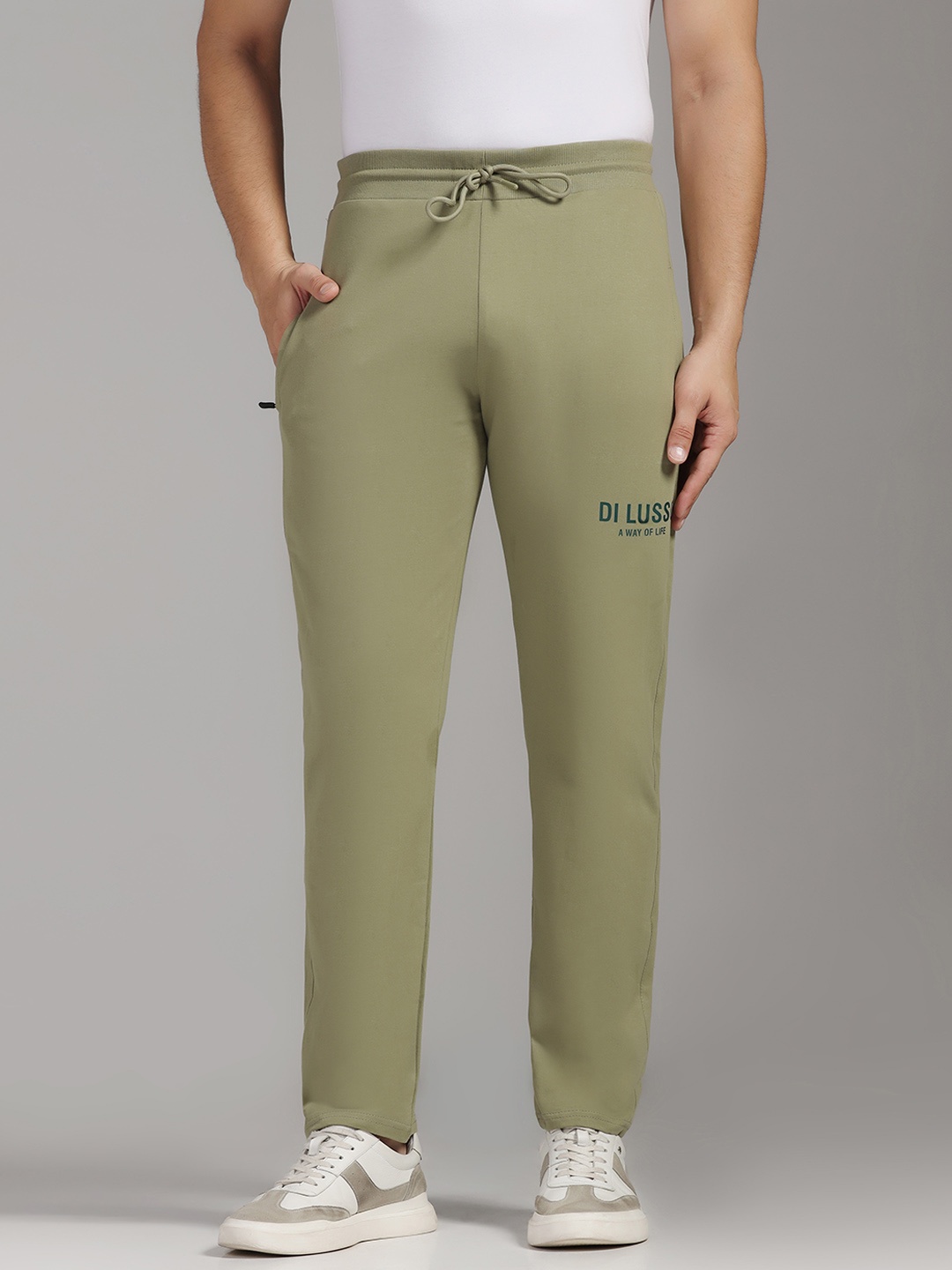 

DI LUSSO Men Relaxed-Fit Pure Cotton Track Pants, Green