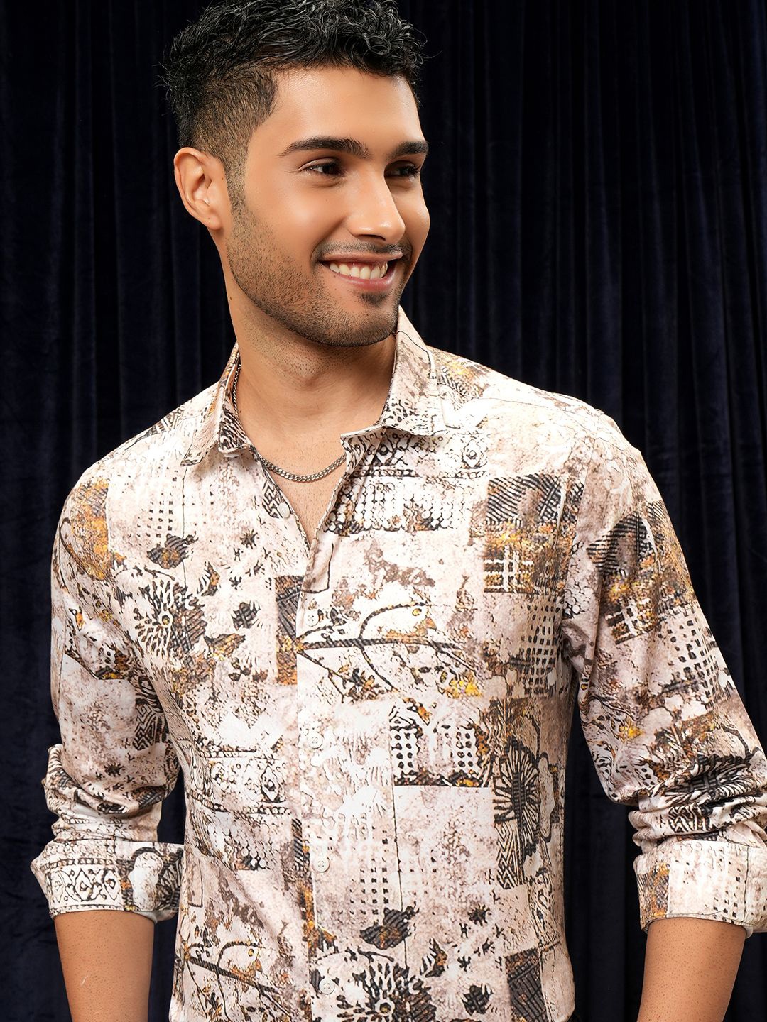 

LOCOMOTIVE Luxe Slim Fit Peach Green Satin Printed Casual Shirt