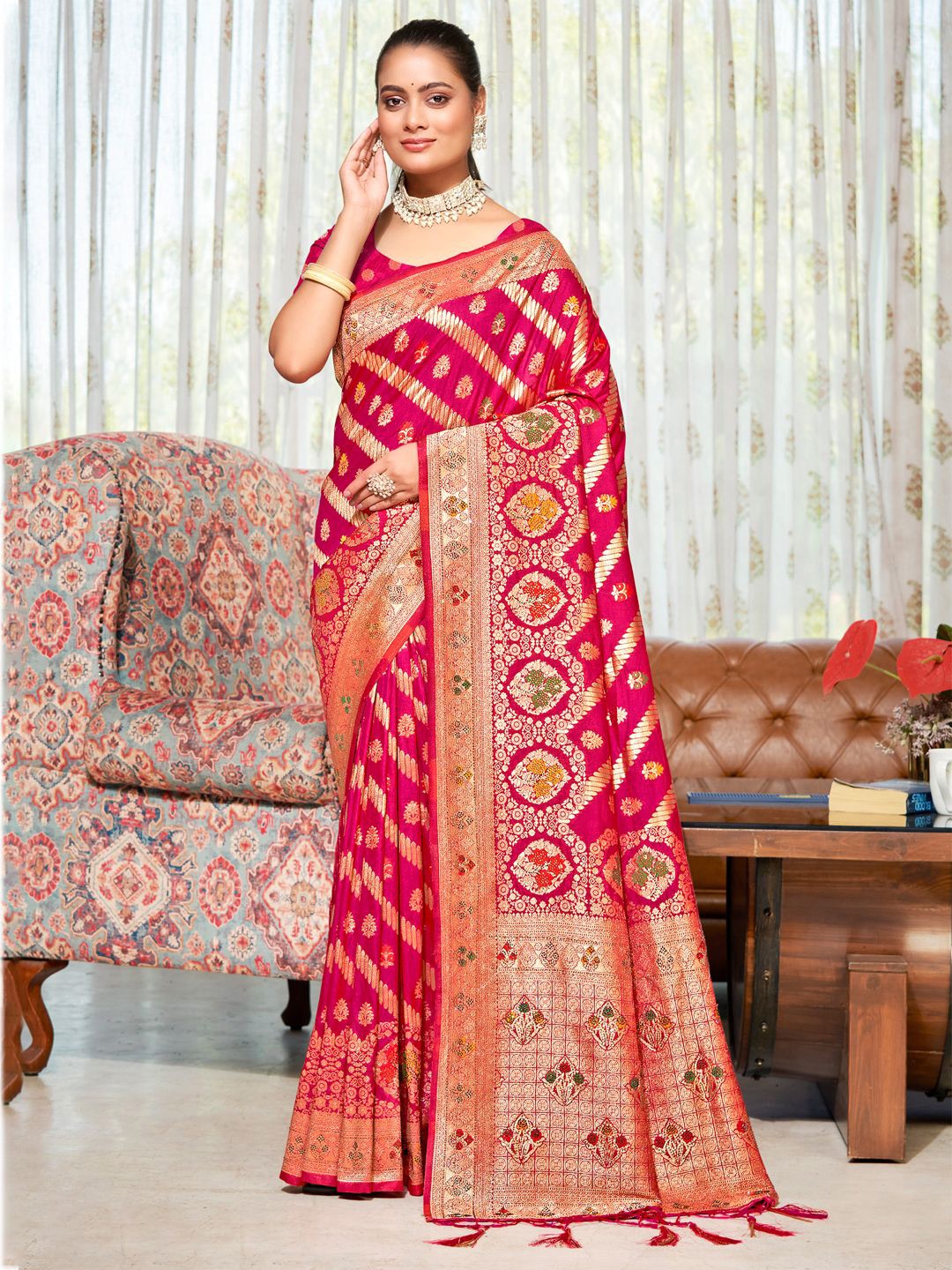 

SANGAM PRINTS Woven Design Zari Tussar Saree, Fuchsia
