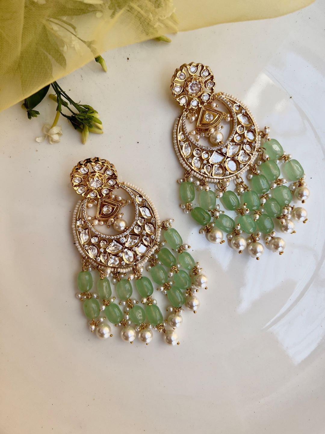 

XAGO Kundan Gold Plated Chandbalis