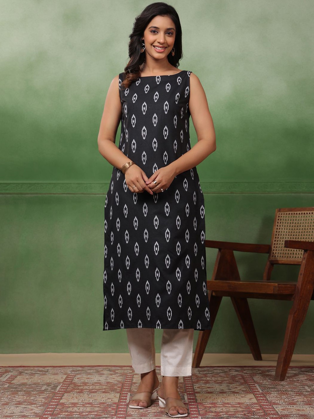 

Sangria Black Abstract Printed Boat Neck Sleeveless Straight Kurta