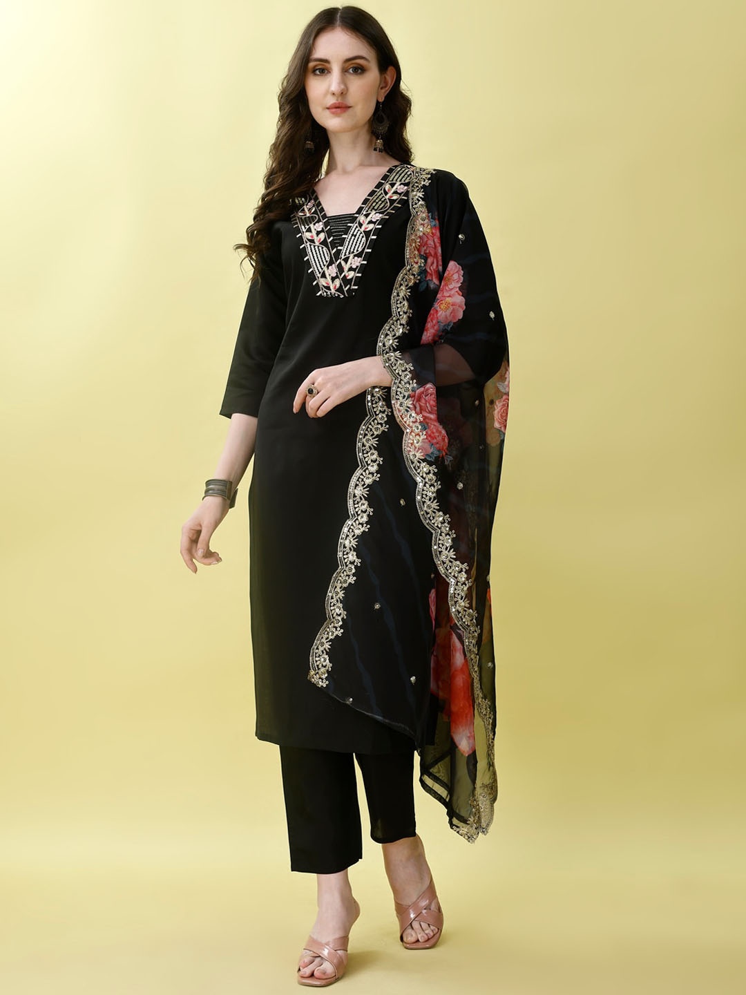 

GOROLY V-Neck Regular Thread Work Straight Kurta With Trousers & Dupatta, Black