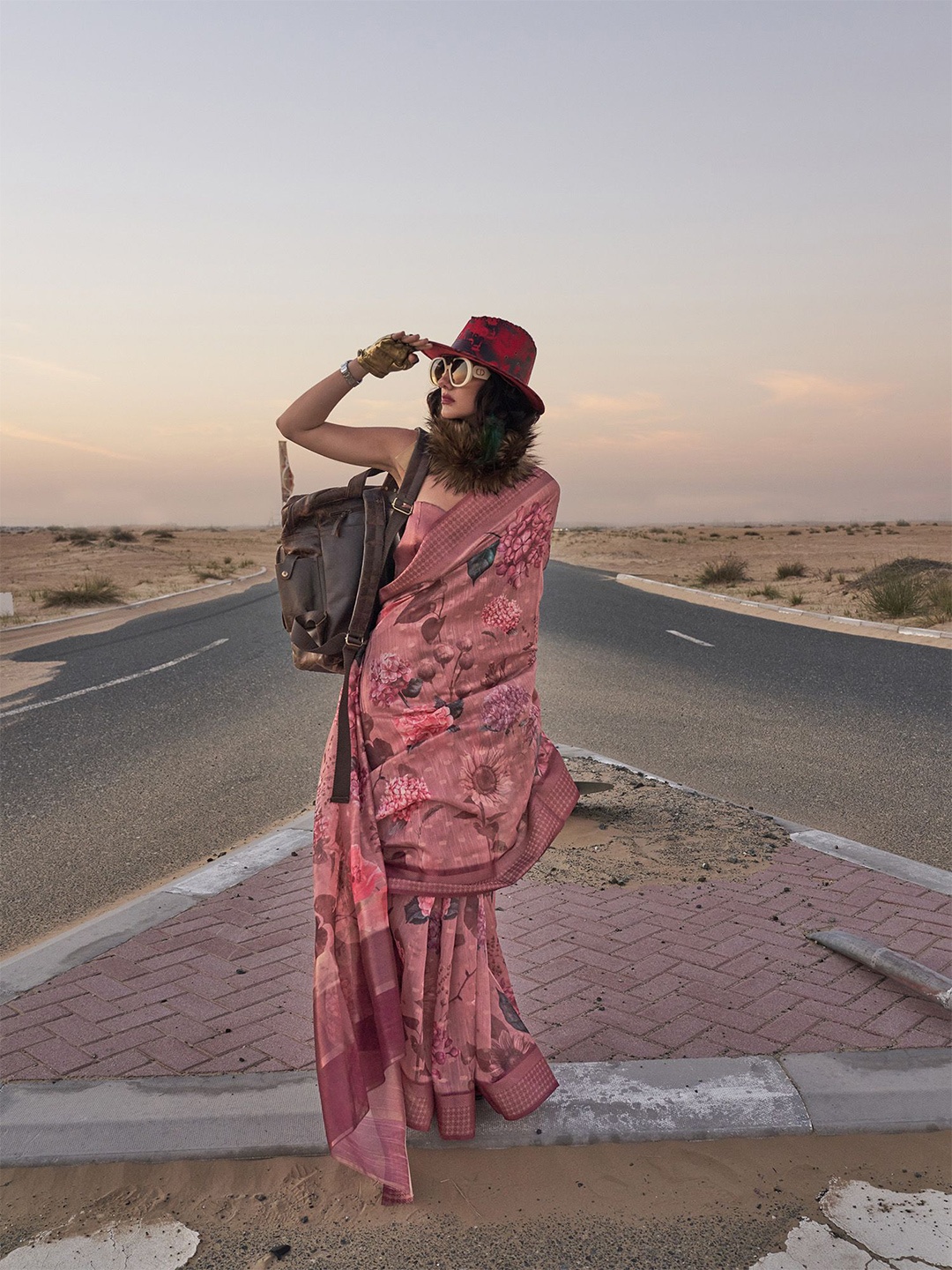 

elora Floral Printed Zari Pure Linen Saree, Pink