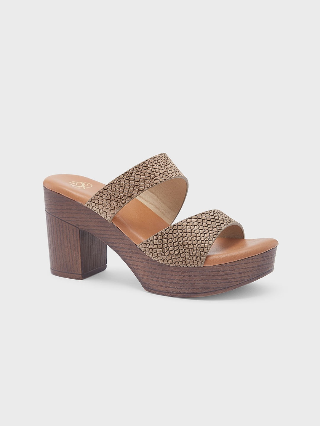

Sole To Soul Textured Platform Sandals, Gold