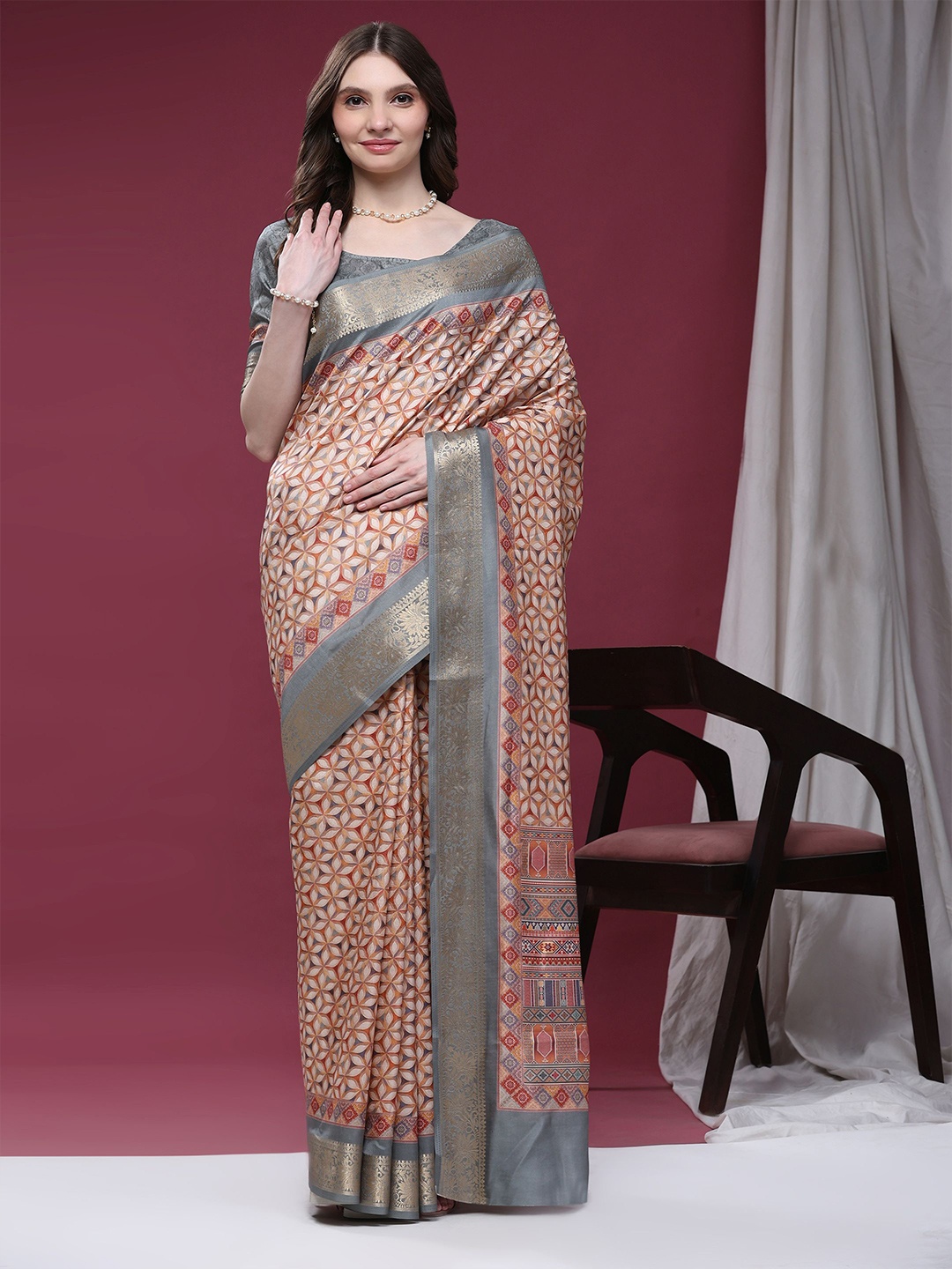

PRATIBIMB Floral Zari Pure Silk Saree, Beige