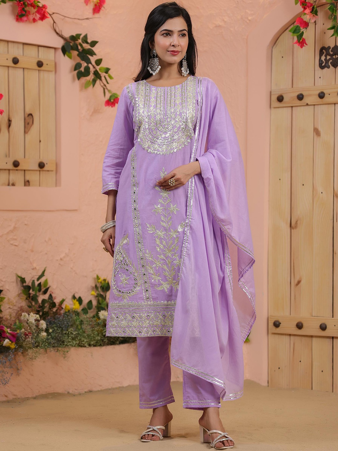

SCAKHI Floral Embroidered Gotta Patti Pure Cotton Straight Kurta With Trousers & Dupatta, Lavender