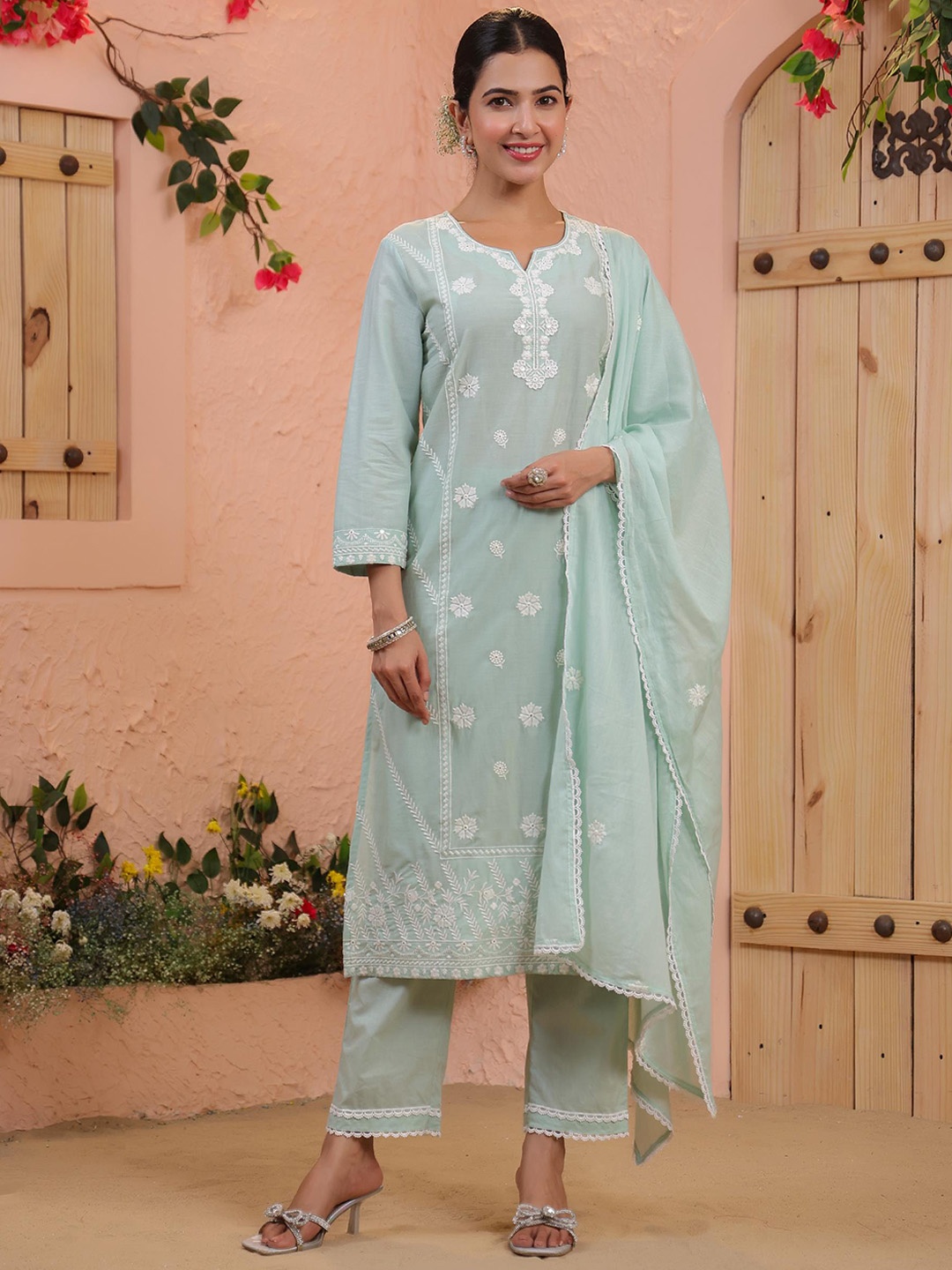

SCAKHI Notch Neck Ethnic Motifs Embroidered Regular Pure Cotton Straight Kurta Set, Green