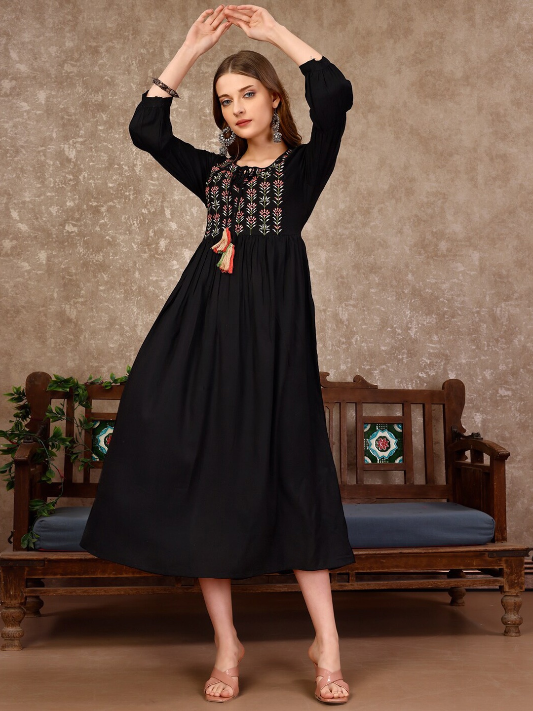 

KALINI Round Neck Ethnic Motifs Thread Work Kurta, Black