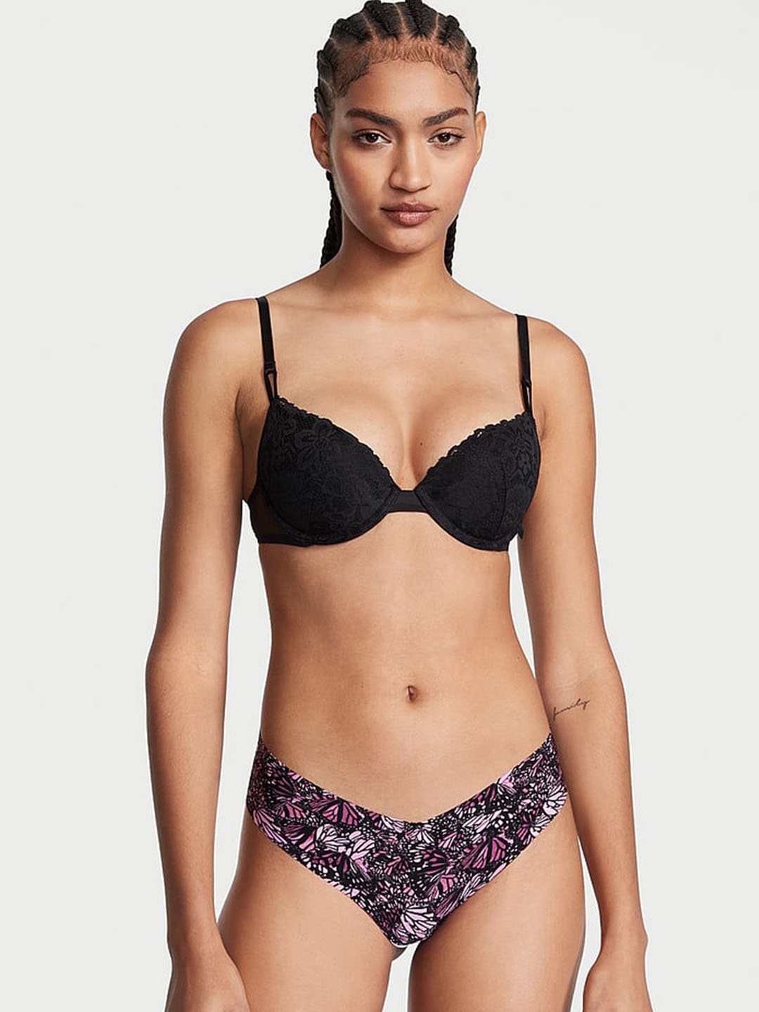 

Victoria's Secret Printed Low-Rise Thong Briefs 112081345SQG, Black