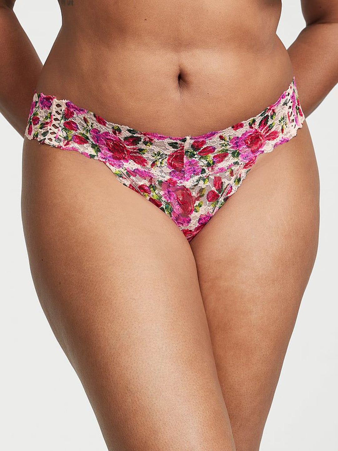 

Victoria's Secret Printed Low-Rise Thong Briefs 112200185ZCC, Pink