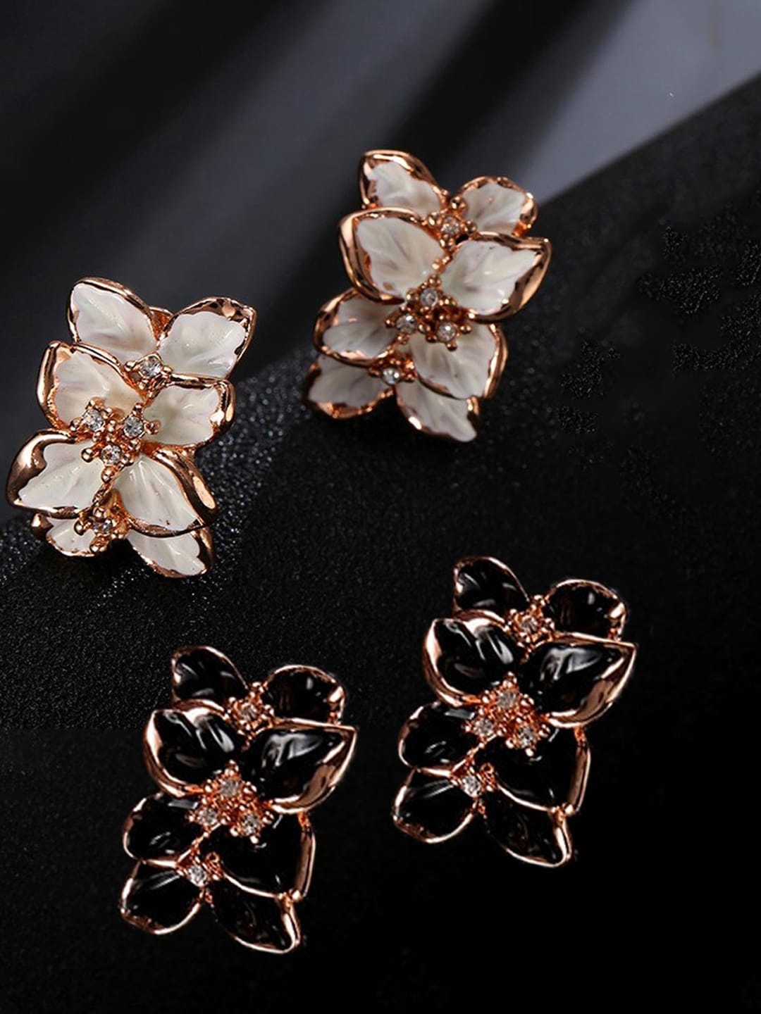 

YouBella Set of 2 Gold-Plated Floral Studs Earrings