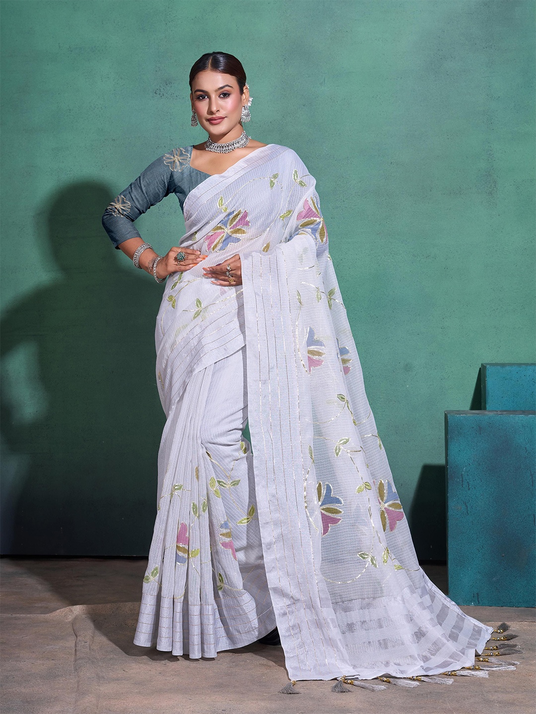 

Saree Exotica Floral Printed Sarees, Grey