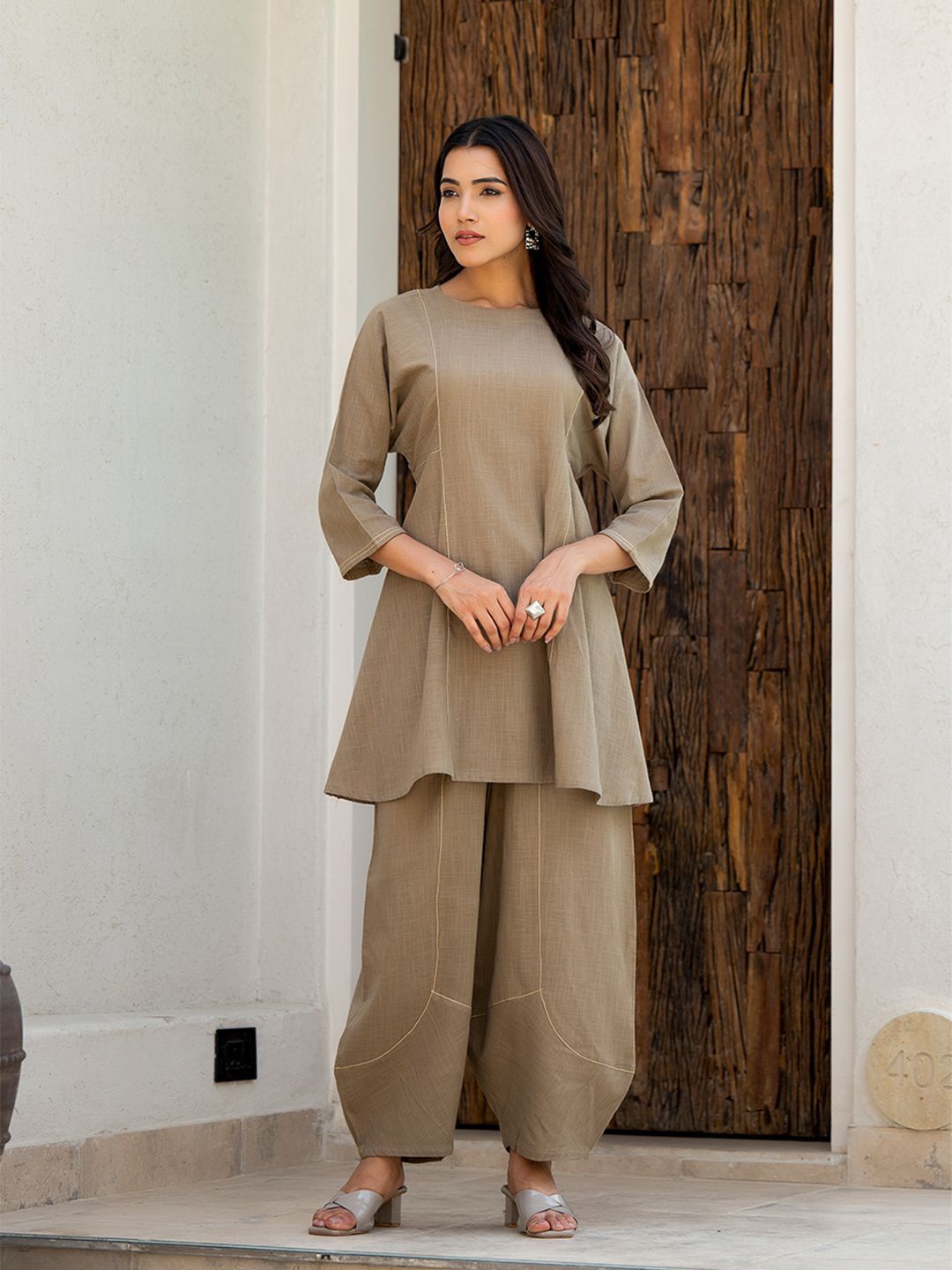 

ARAVALII Tunic with Trousers, Khaki