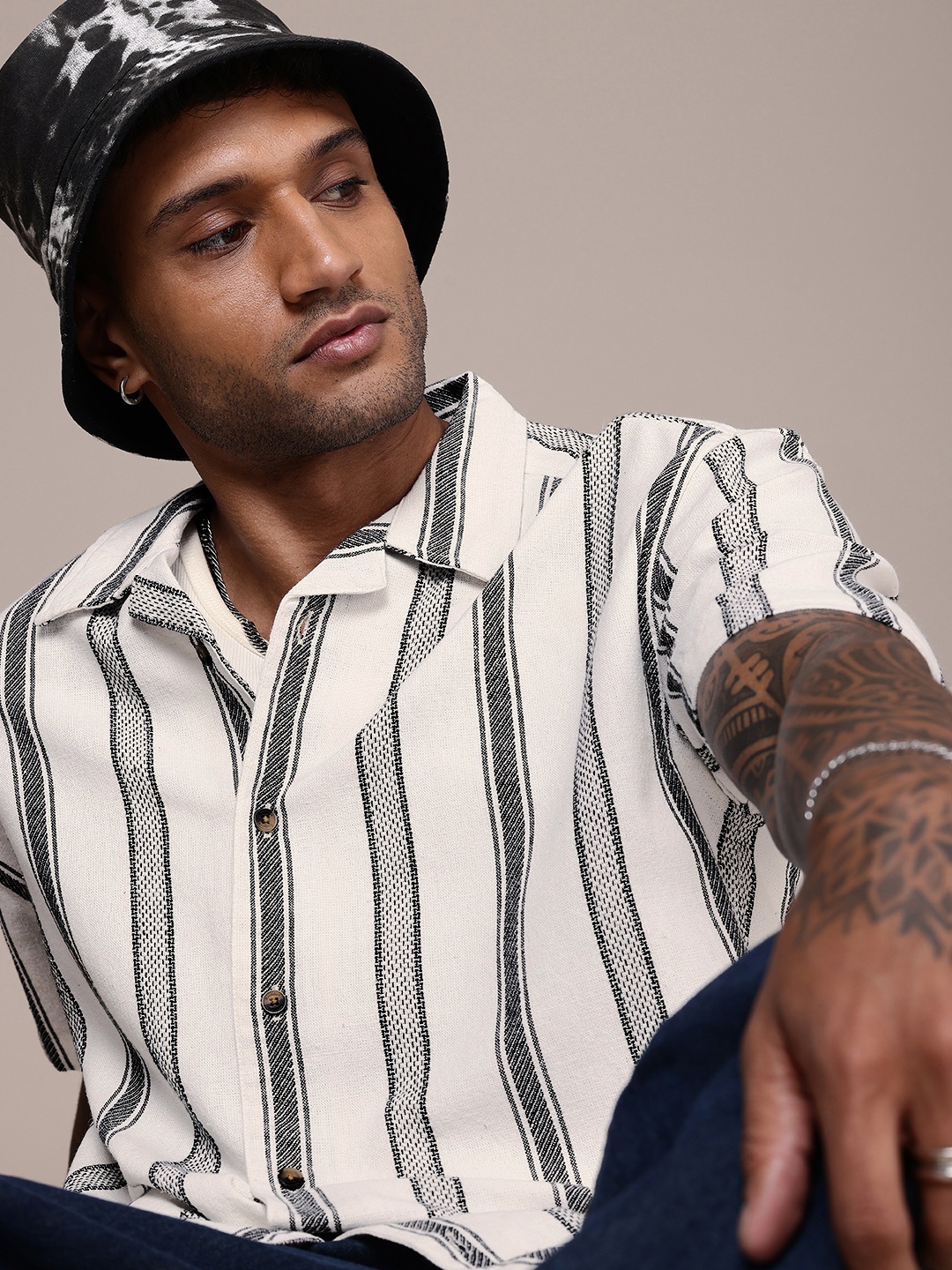 

Roadster Men Striped Oversized Casual Shirt, White