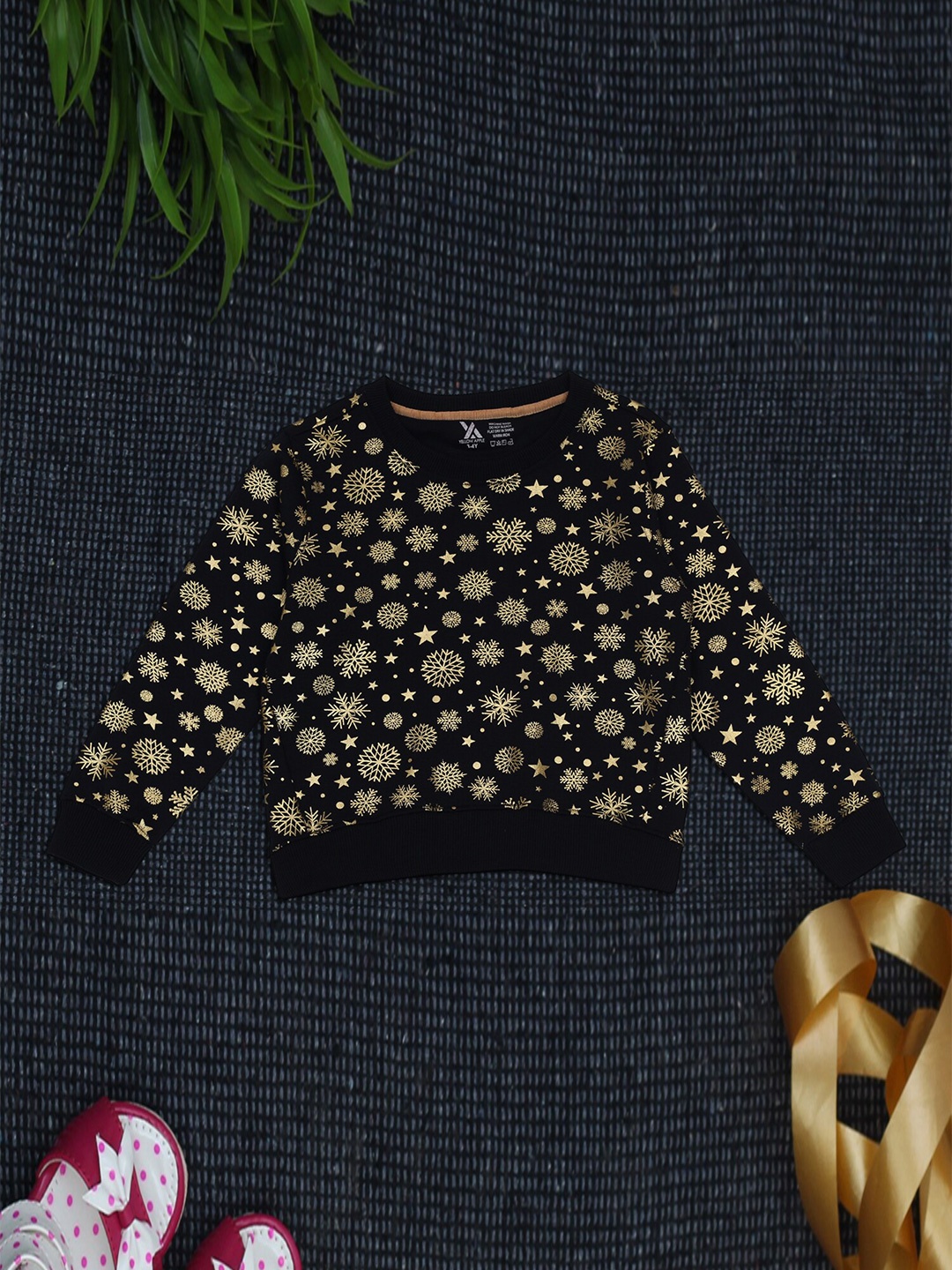 

Yellow Apple Girls Embroidered Printed Woollen Pullover Sweater, Navy blue