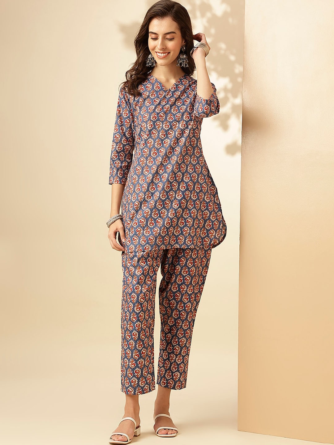 

KALINI Ethnic Motifs Printed V-Neck Three-Quarter Sleeves Printed Tunic & Trousers, Navy blue