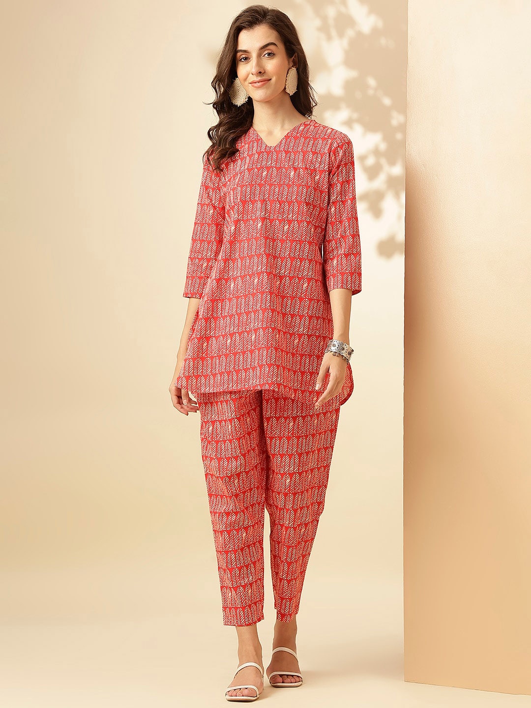 

KALINI Ethnic Motifs Printed V-Neck Three-Quarter Sleeves Printed Tunic & Trousers, Red
