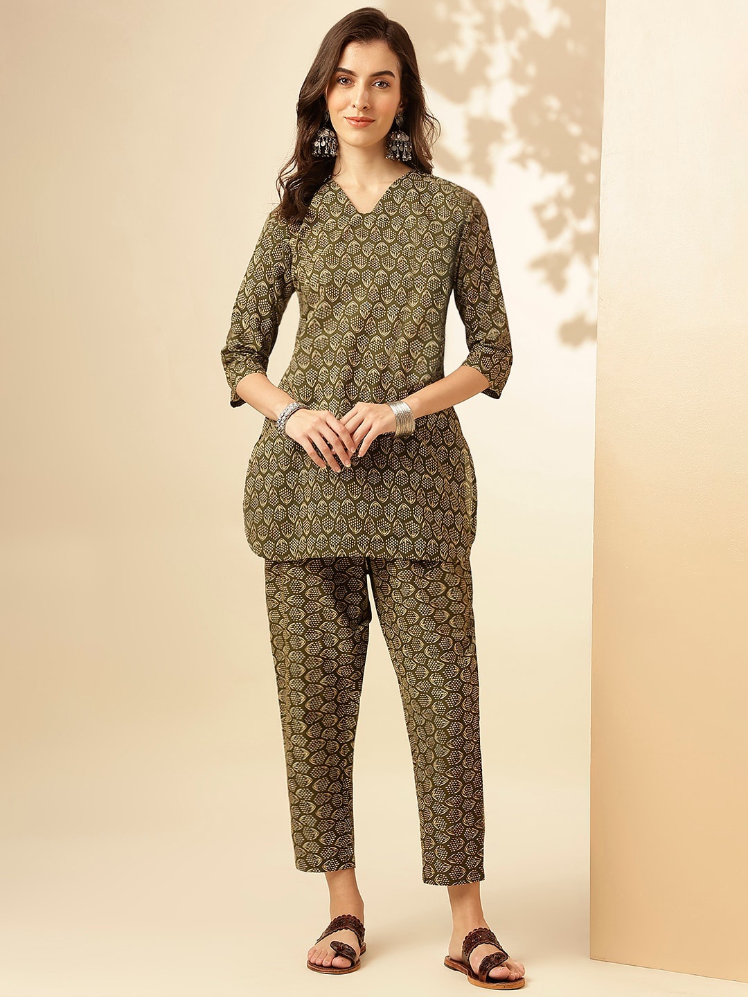 

KALINI Floral Printed V-Neck Three-Quarter Sleeves Printed Tunic & Trousers, Green