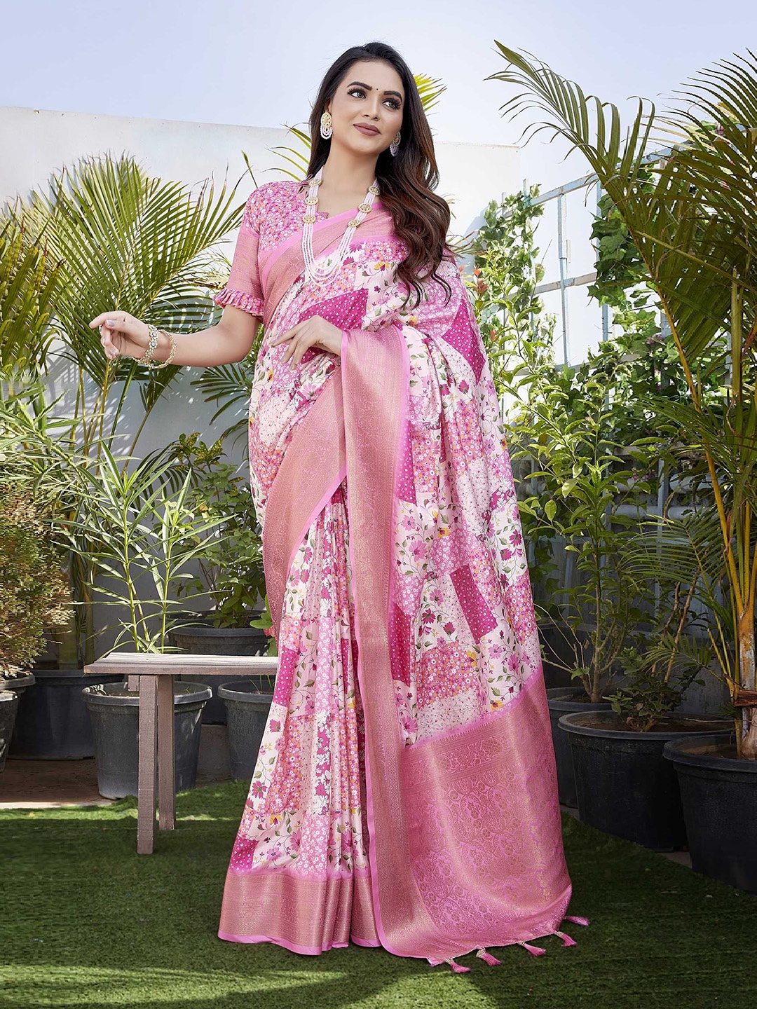 

Panzora Floral Woven Design Zari Banarasi Saree, Pink