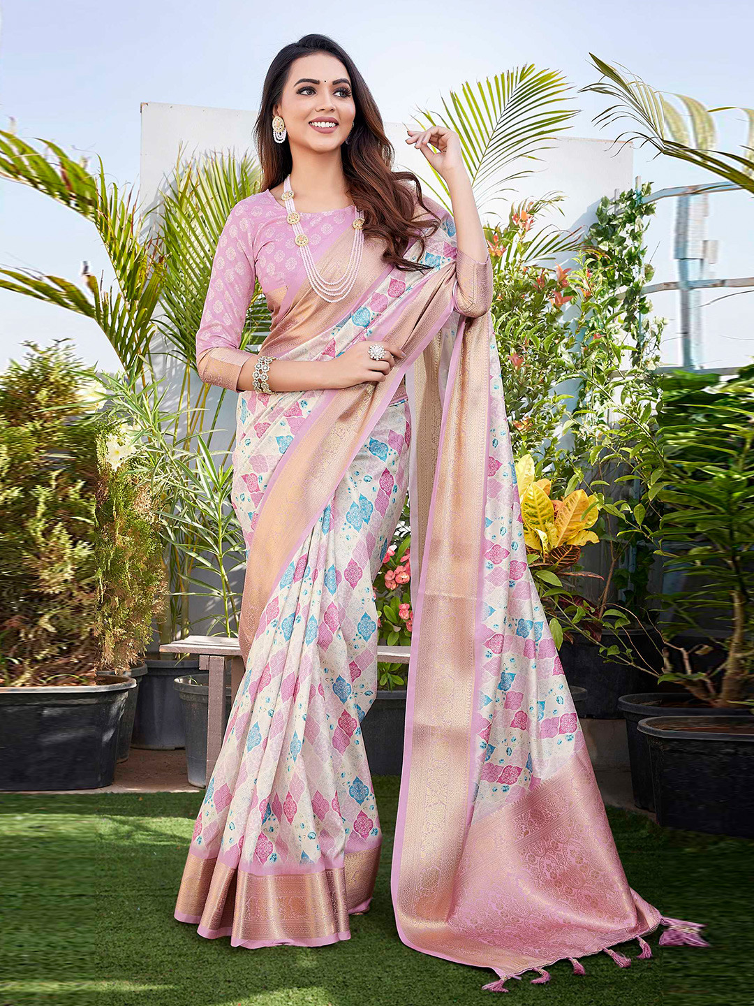 

Panzora Floral Zari Digital Printed Saree, Lavender