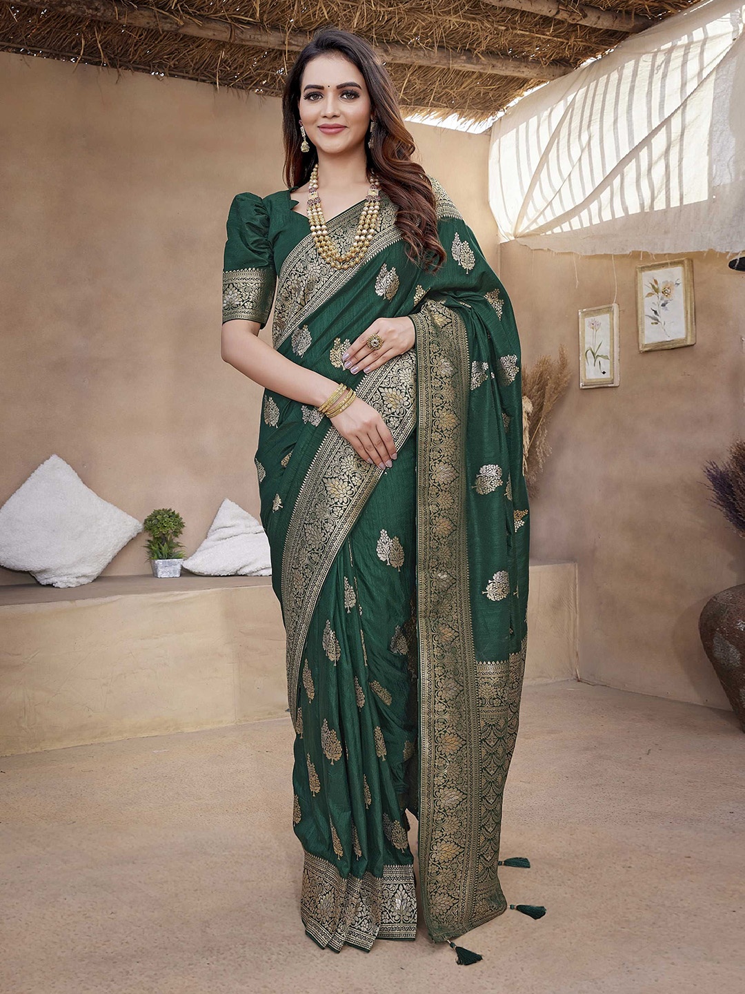 

Panzora Woven Design Zari Banarasi Saree, Green