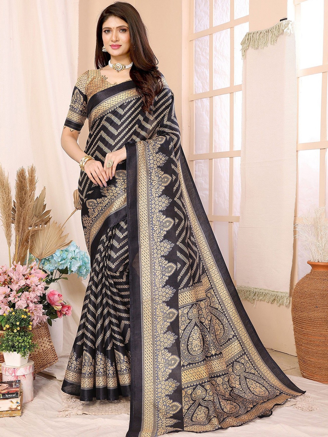 

KALINI Ethnic Motifs Saree With Blouse Piece, Black