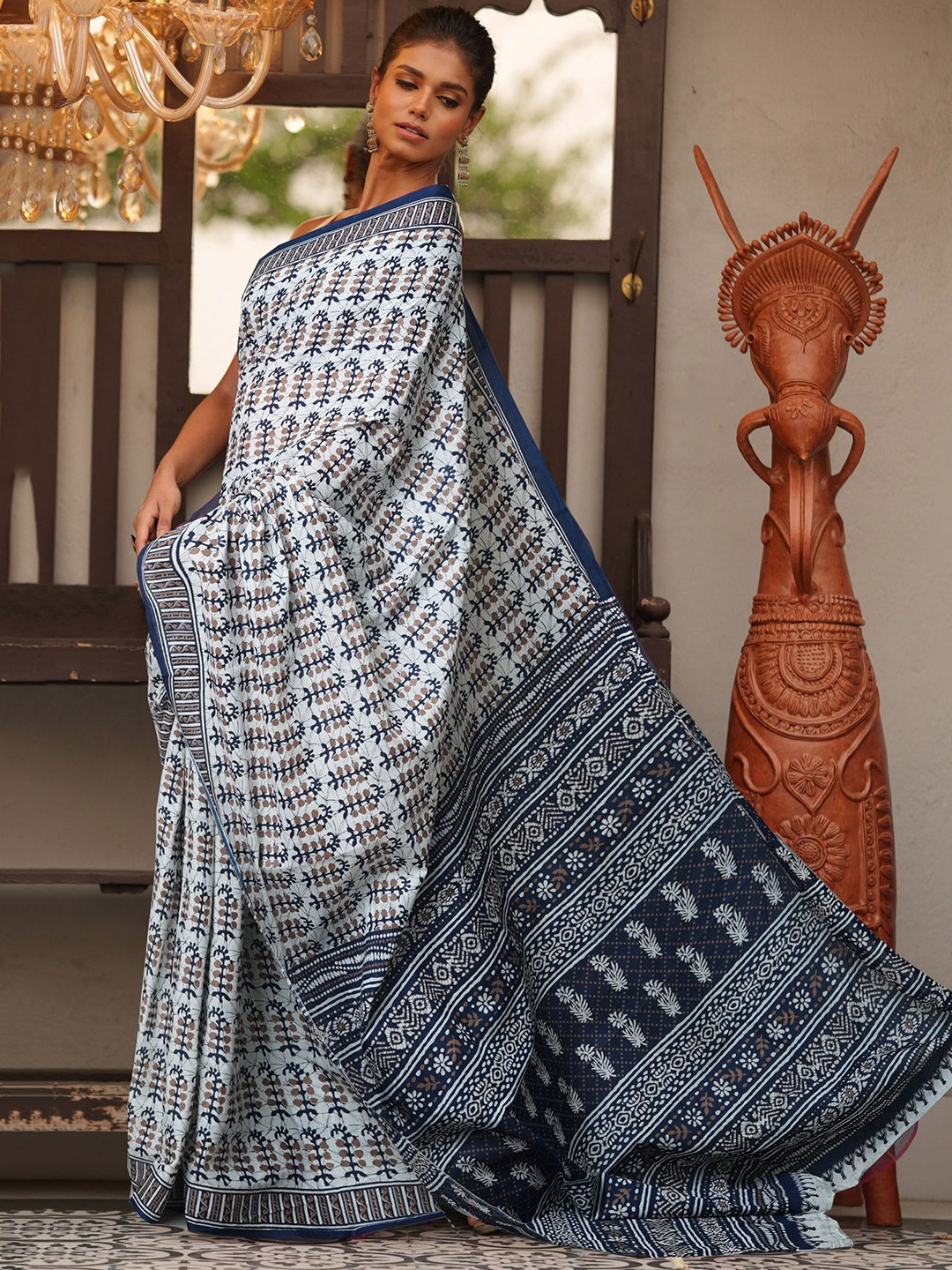 

Unnati Silks Ethnic Motifs Pure Cotton Handloom Block Print Saree, White