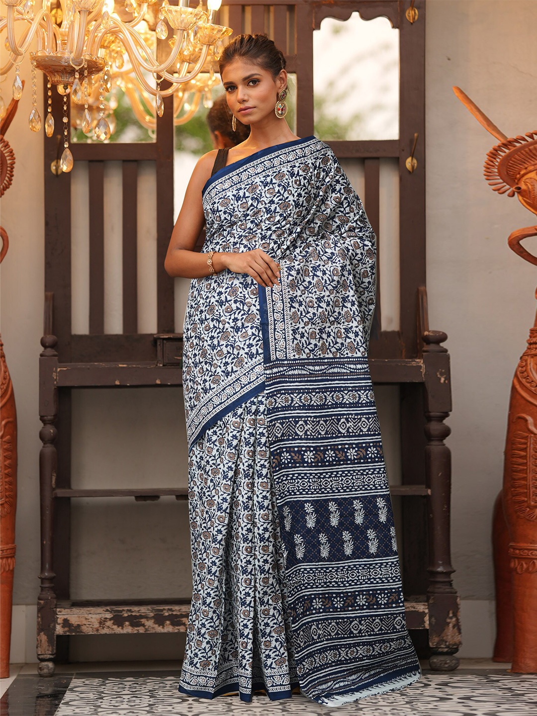

Unnati Silks Ethnic Motifs Pure Cotton Handloom Block Print Saree, White