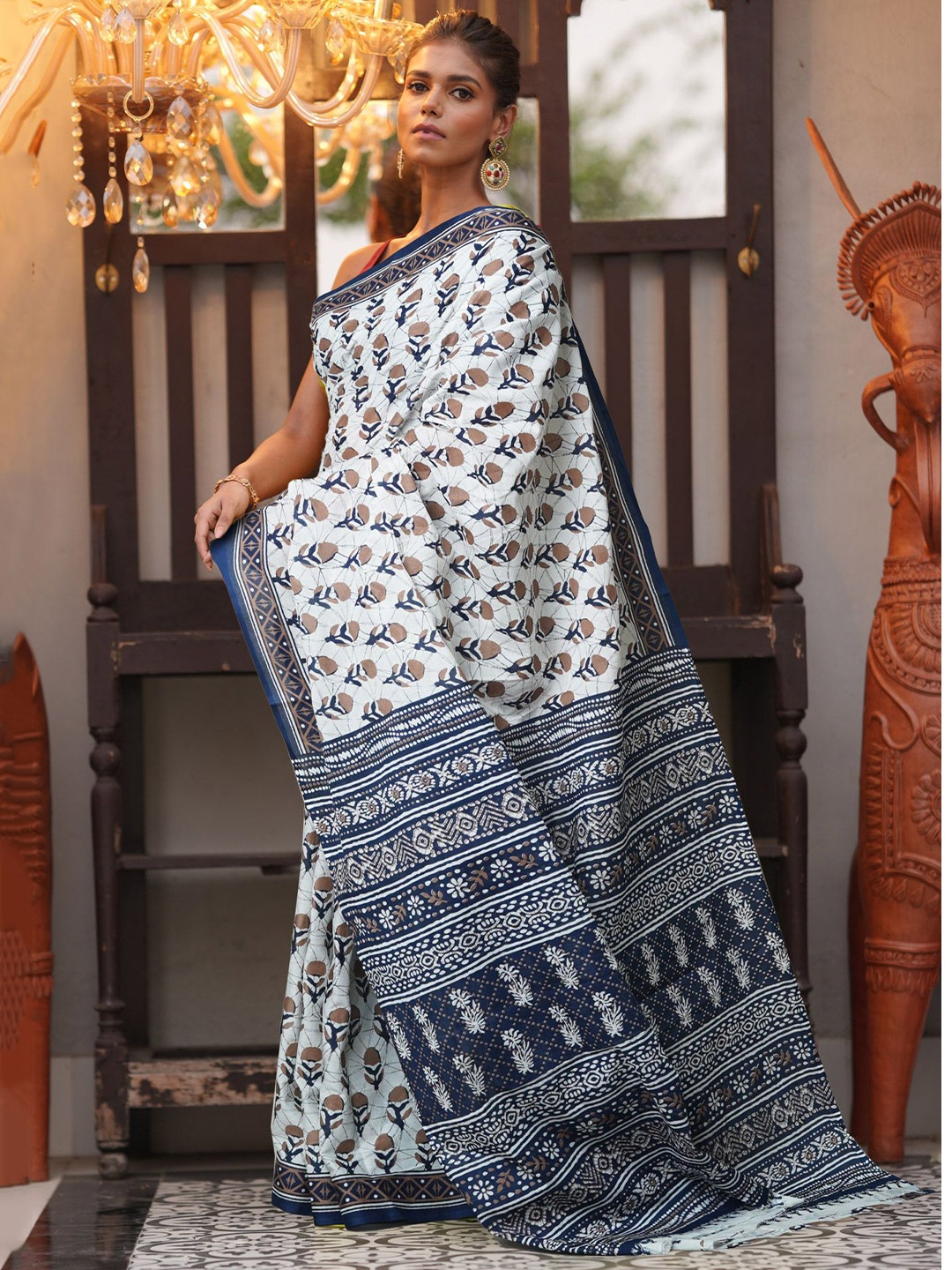 

Unnati Silks Ethnic Motifs Pure Cotton Handloom Block Print Saree, White