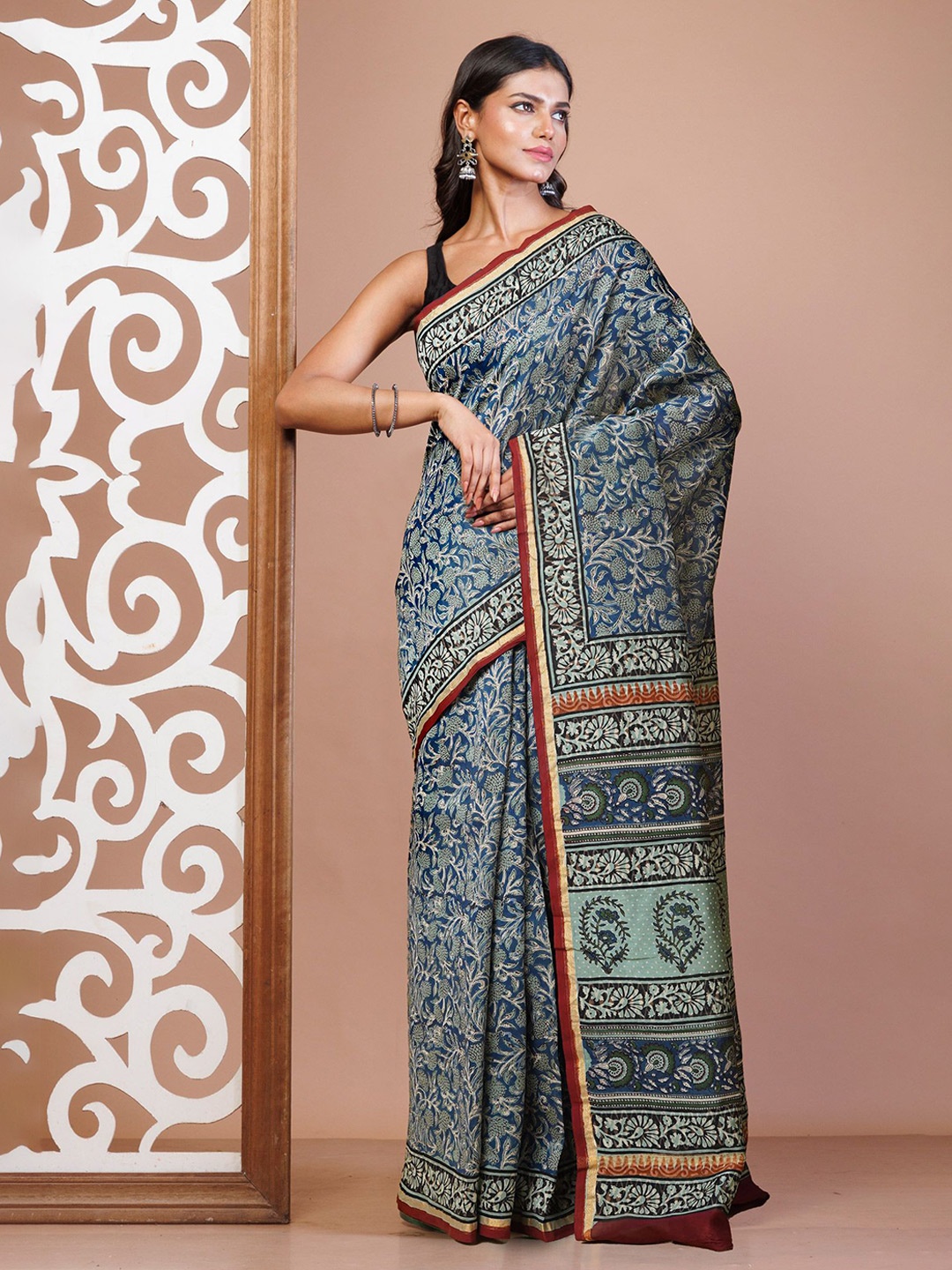 

Unnati Silks Ethnic Motifs Handloom Chanderi Saree, Blue