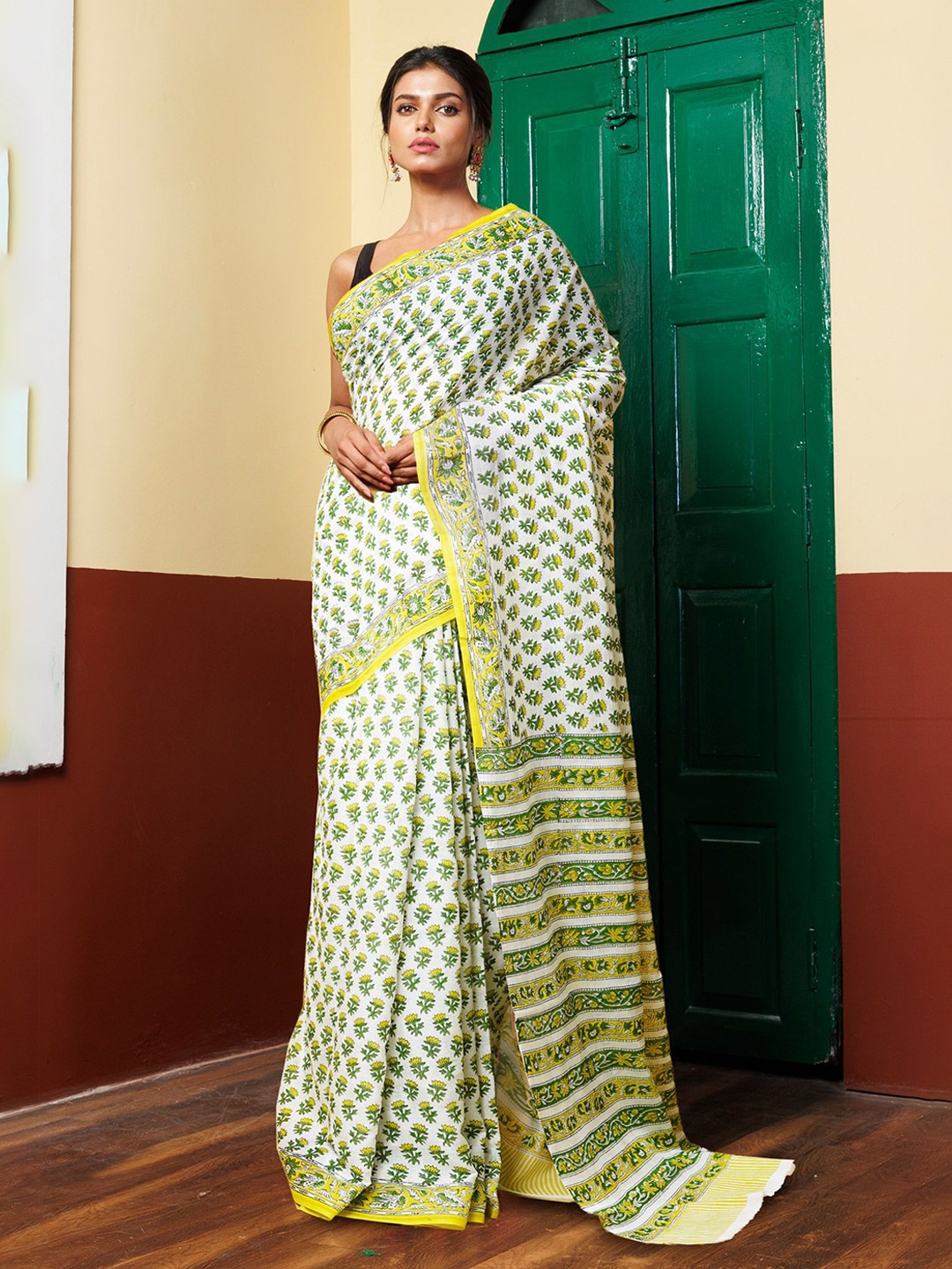 

Unnati Silks Ethnic Motifs Pure Cotton Handloom Block Print Saree, White
