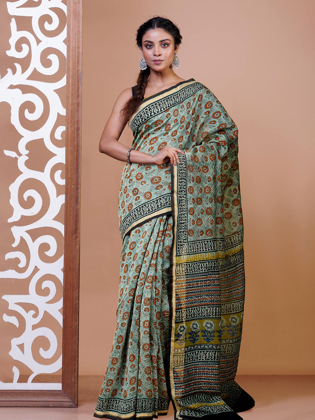 

Unnati Silks Ethnic Motifs Handloom Chanderi Saree, Green