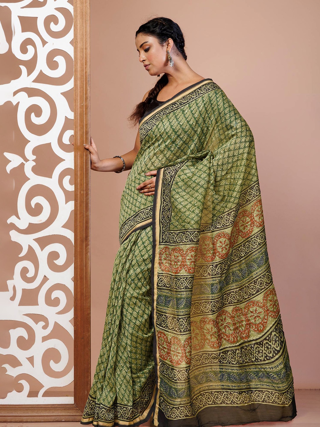 

Unnati Silks Ethnic Motifs Handloom Chanderi Saree, Green