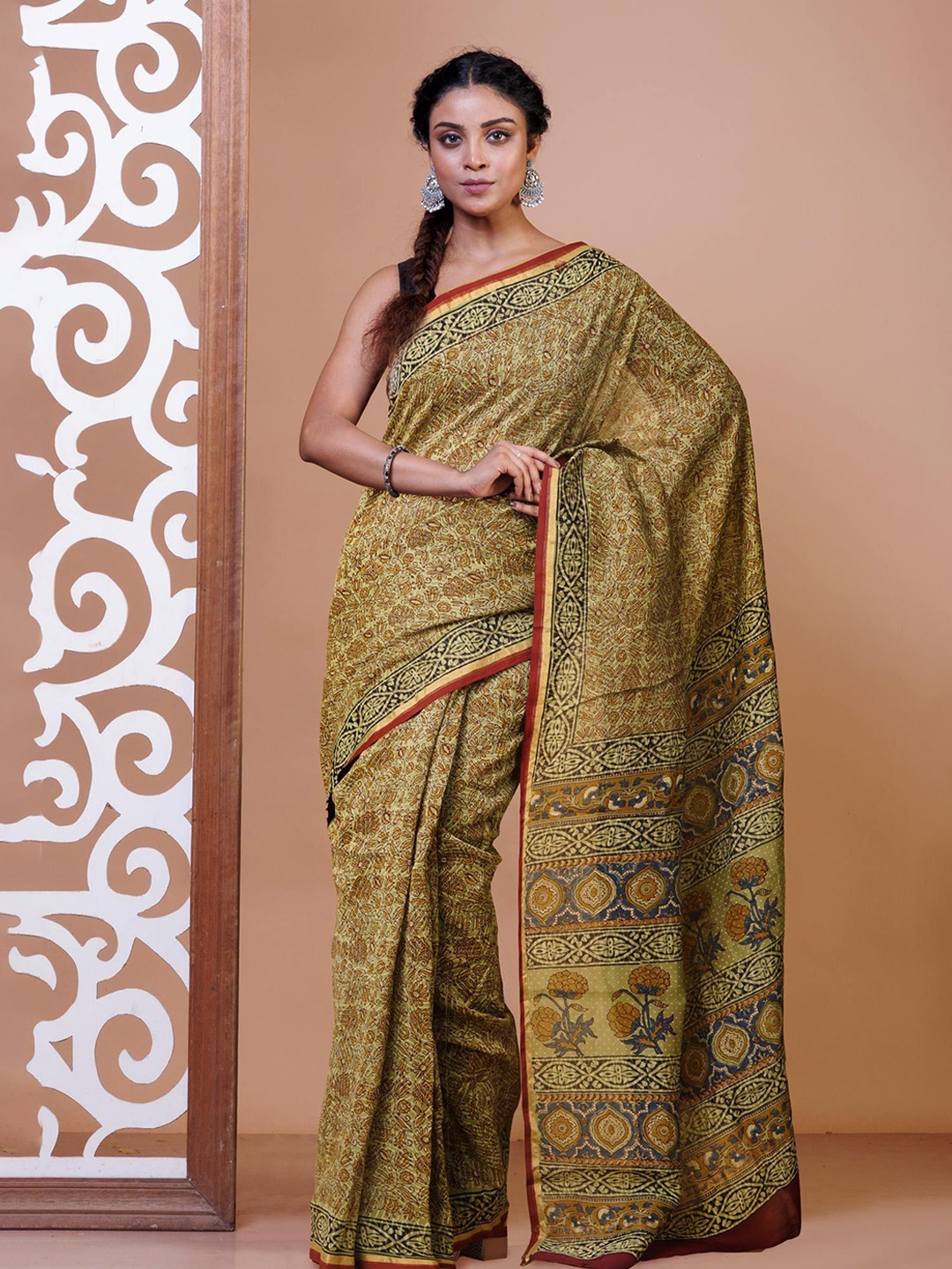 

Unnati Silks Ethnic Motifs Handloom Chanderi Saree, Green