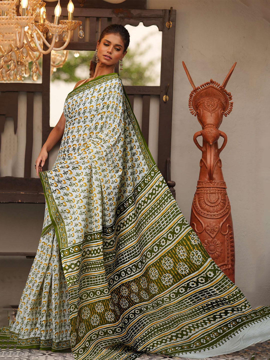 

Unnati Silks Ethnic Motifs Pure Cotton Handloom Block Print Saree, White