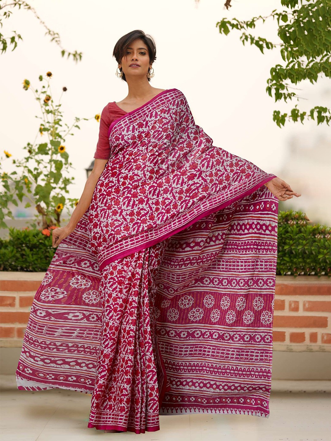 

Unnati Silks Ethnic Motifs Pure Cotton Handloom Block Print Saree, White
