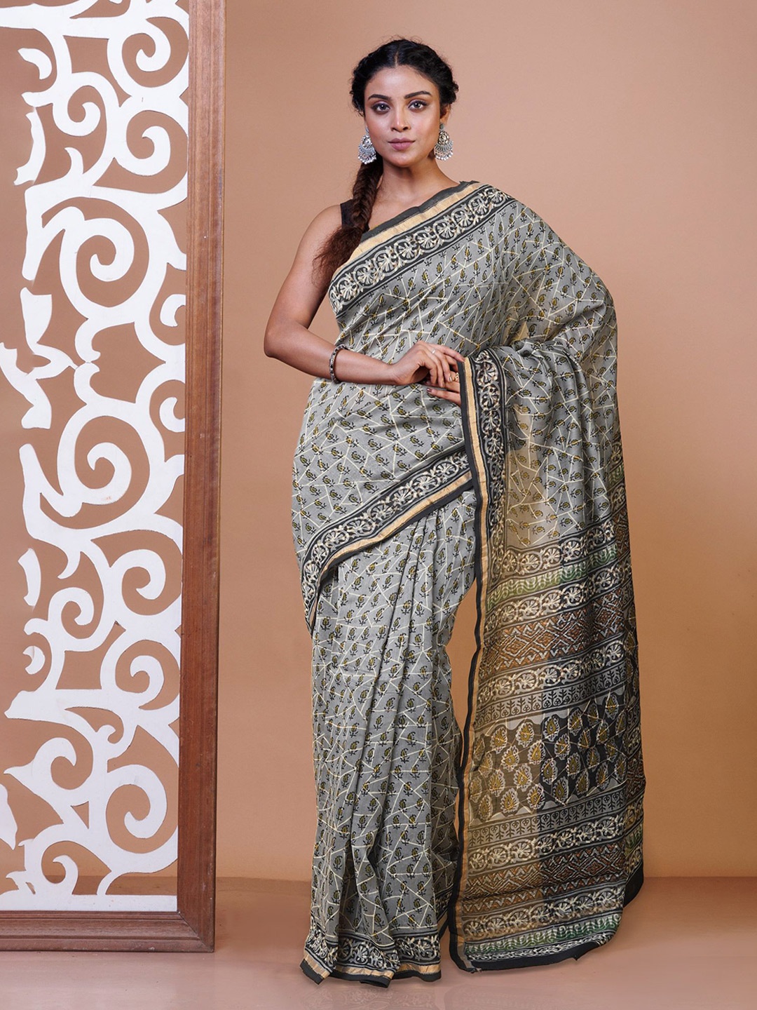 

Unnati Silks Ethnic Motifs Handloom Chanderi Saree, Grey
