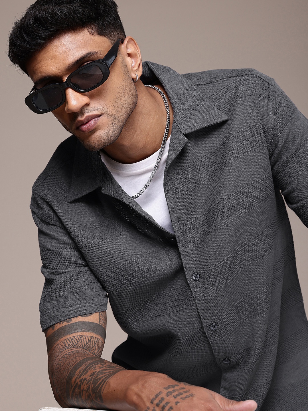 

Roadster Men Textured Cuban Collar Oversized Casual Shirt, Grey