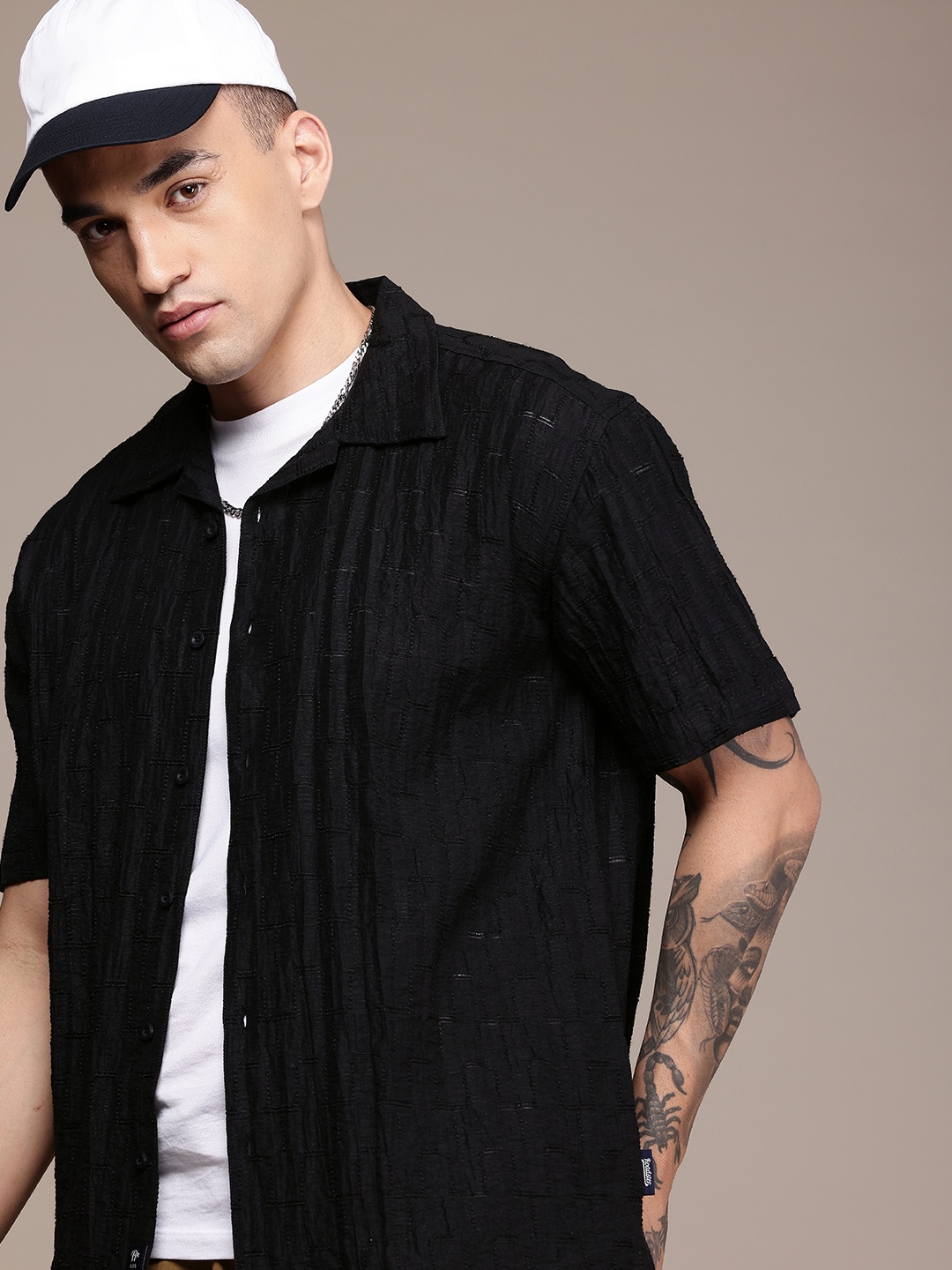 

Roadster Men Textured Cuban Collar Relaxed Fit Casual Shirt, Black