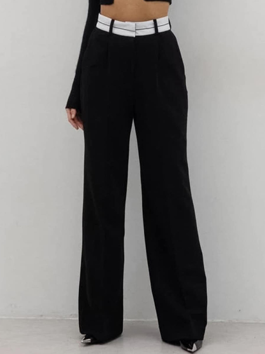 

StyleCast Women Black Mid Rise Tailored Parallel Trousers