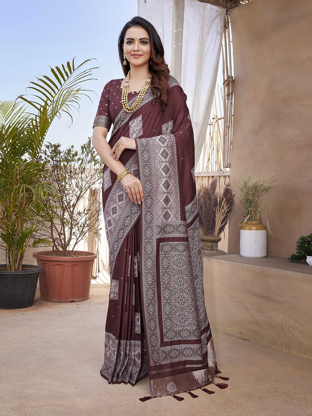 

Panzora Woven Design Zari Banarasi Saree, Brown
