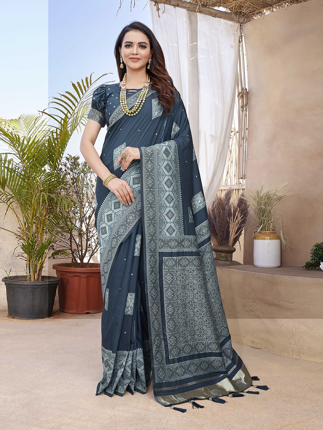 

Panzora Woven Design Zari Banarasi Saree, Teal