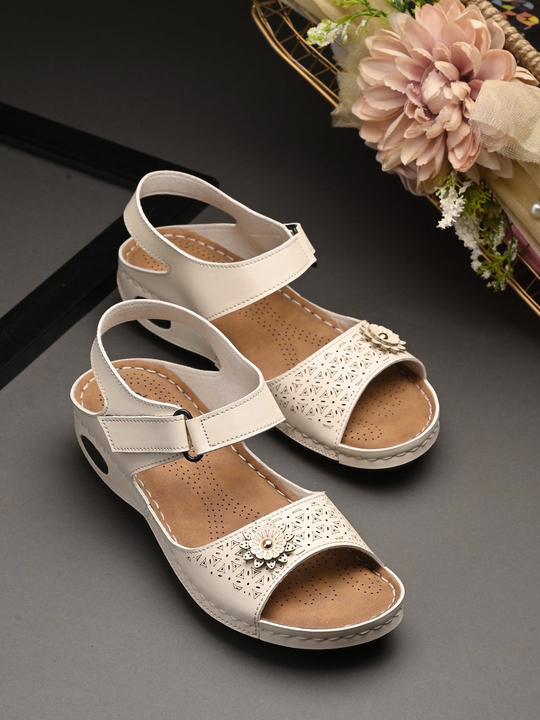 

DressBerry Women Textured Open Toe Flats, Cream