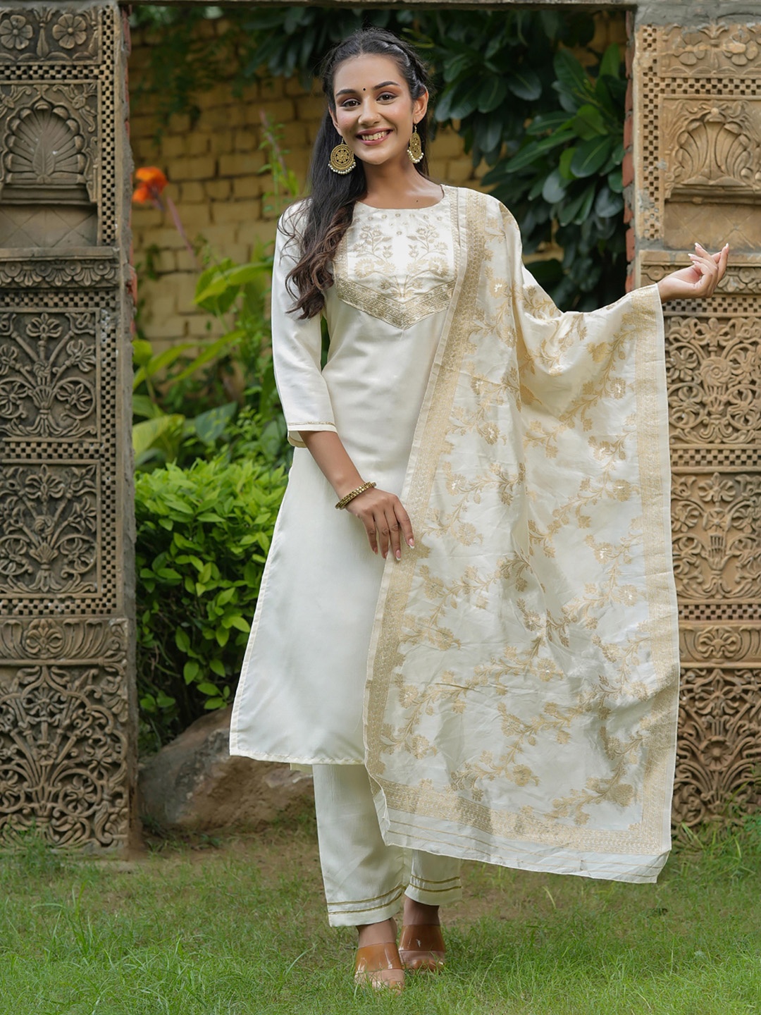 

KALINI Floral Yoke Design Straight Kurta with Trousers & Dupatta, Cream